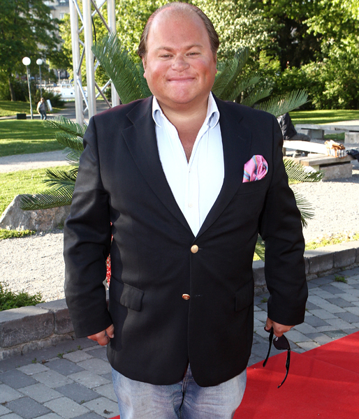Peder Fogstrand i kavaj på röda mattan Greven på event